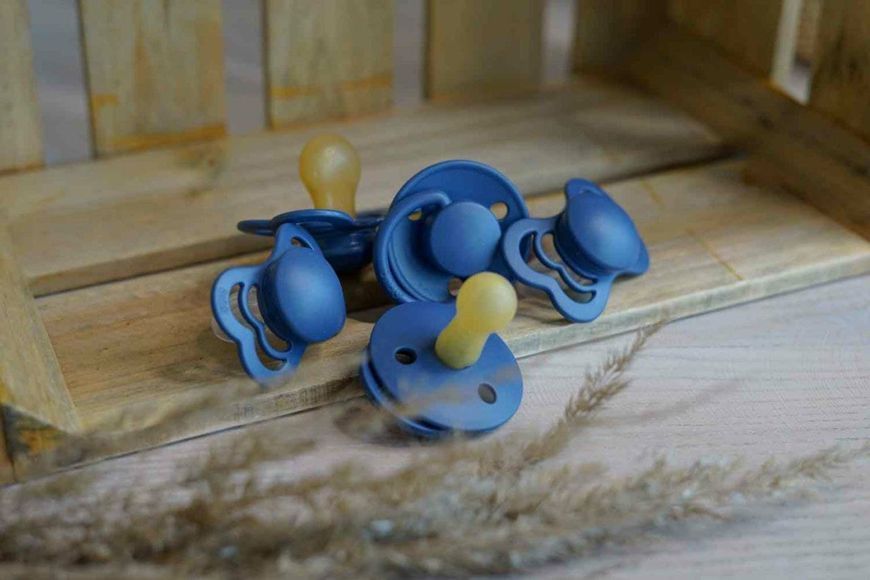 Пустушка BIBS Colour Latex Round (кругла) від 6міс - Steel Blue 5713795215782 фото