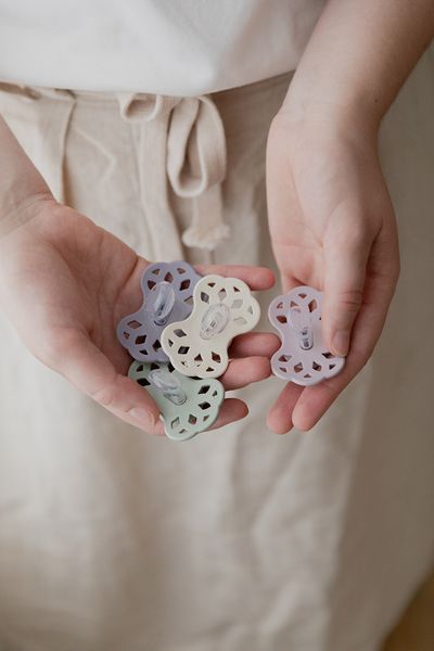 Пустушка BIBS Infinity Silicone анатомічна &ndash; Ivory від 6міс 5713795241651 фото